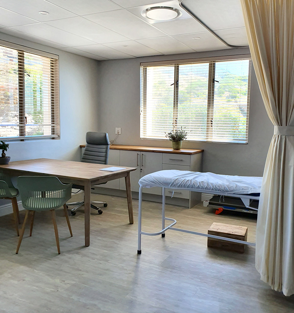 The Wound Care Clinic is an fully equiped out-patient facility